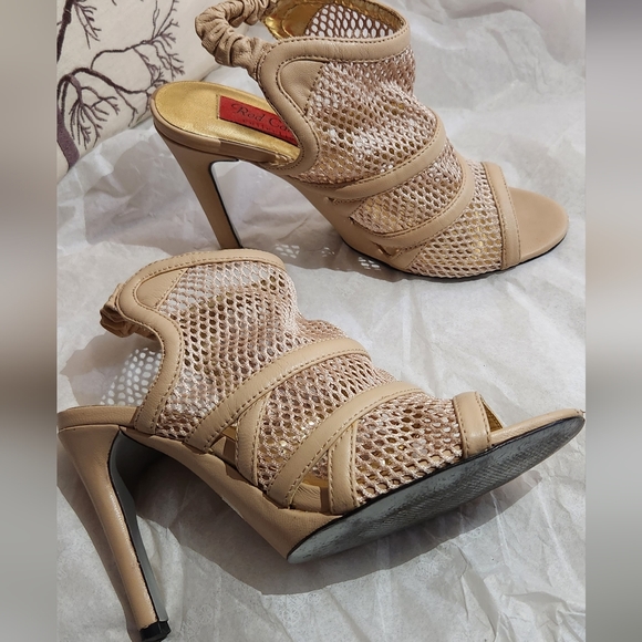 $10 Red Carpet Collection Women high heels.  Creme color. EUC - Picture 3 of 6